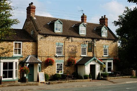 Crown and Cushion pub in Welburn